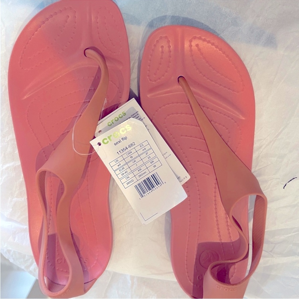 New flip-flops, never used. Comfortable. Model is difficult to obtain.